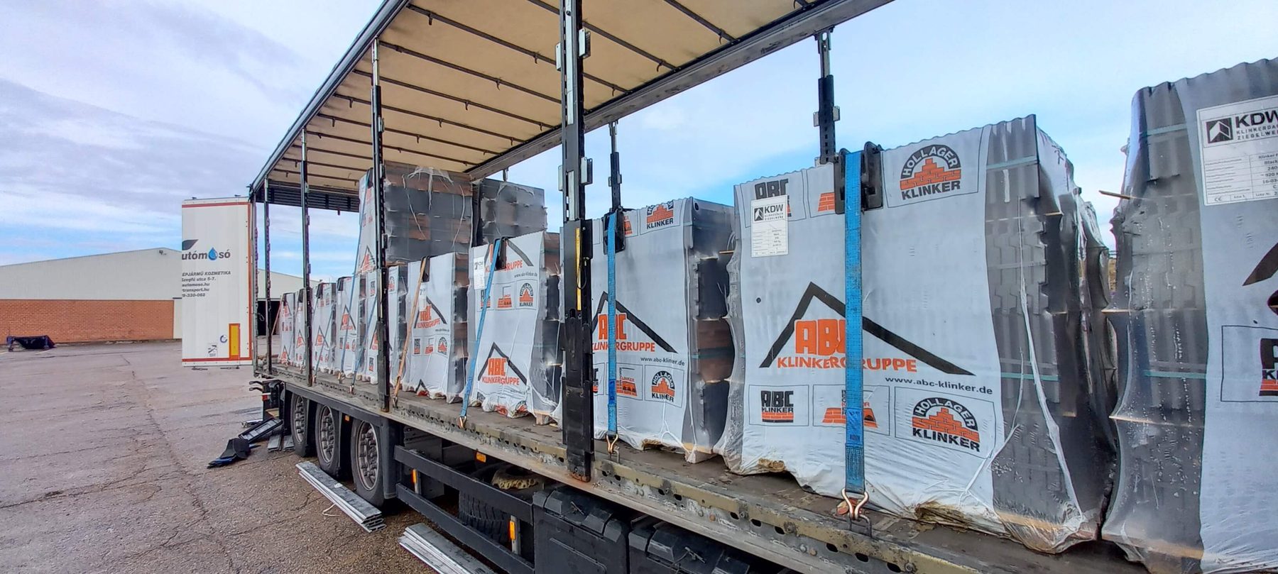 Bognár Transport szerelvény a telephelyen