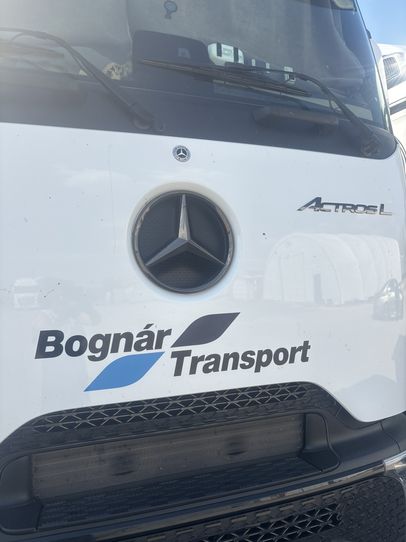 Mercedes-Benz Actros L orrészlet a Bognár Transport logóval