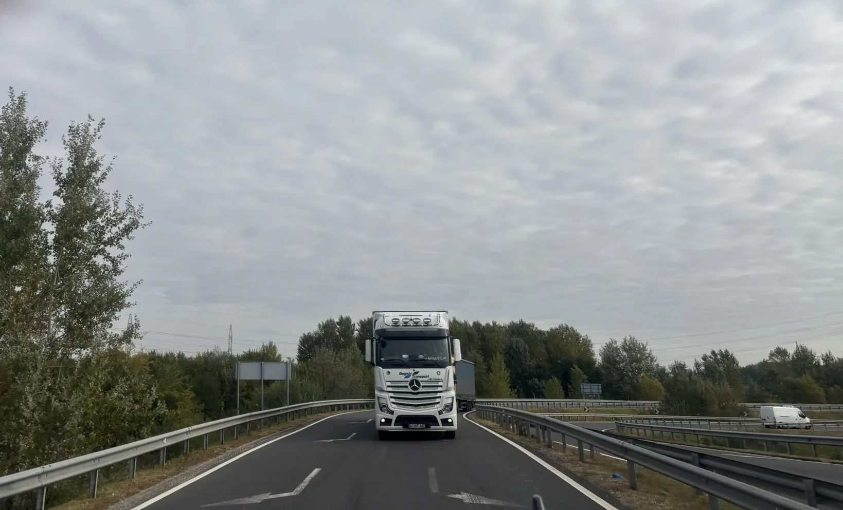 Ponyvás fuvarozás — Bognár Transport